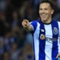 Pepê celebra 200 jogos de Azul e Branco